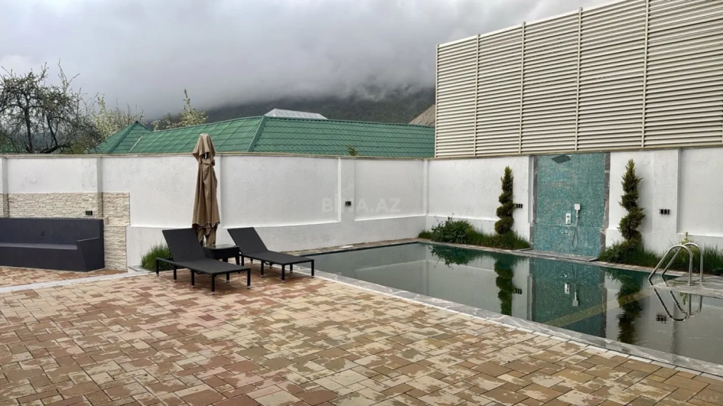 Satılır 5 otaqlı həyət evi 230 m²