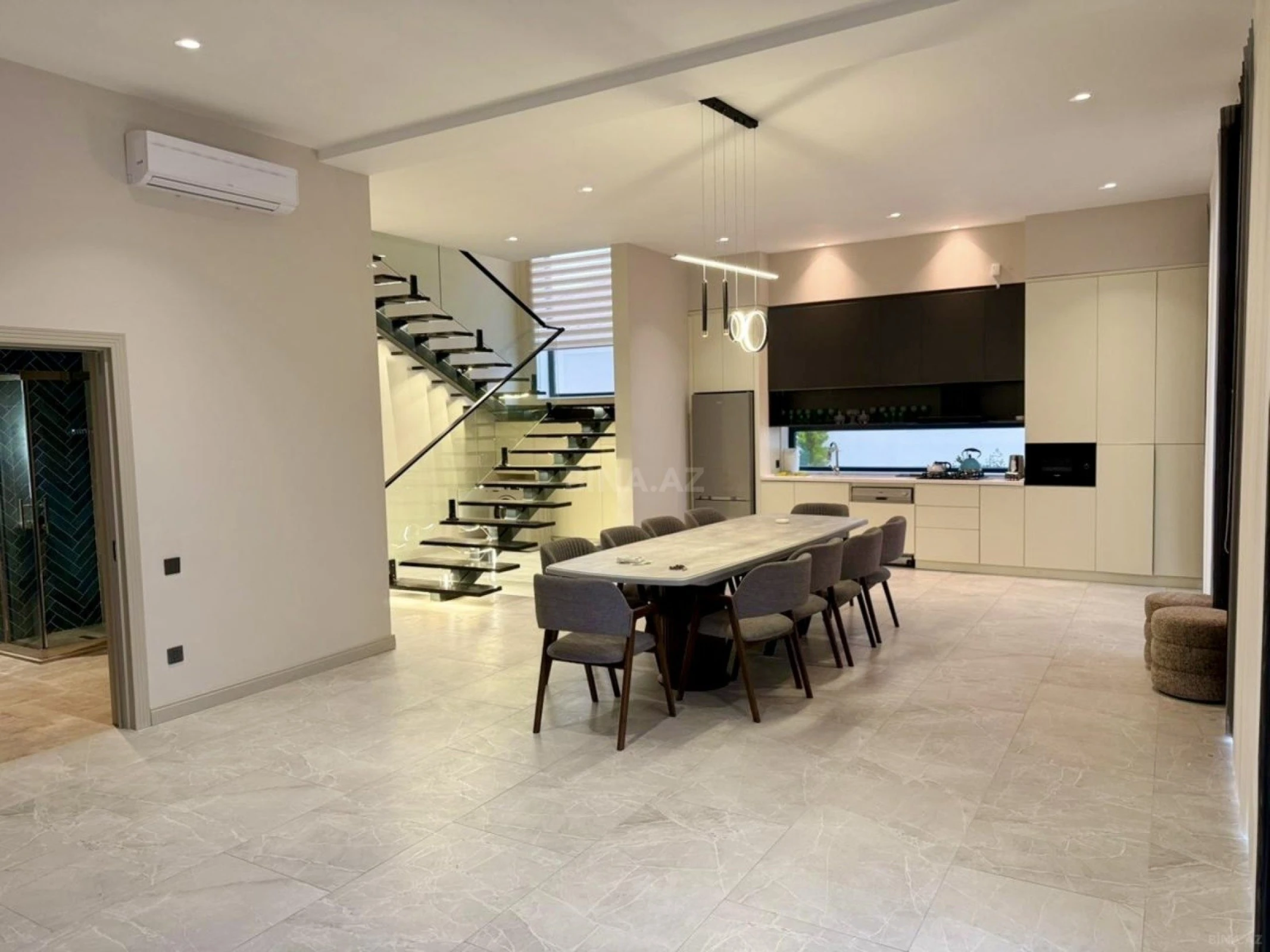 Satılır 5 otaqlı həyət evi 230 m²