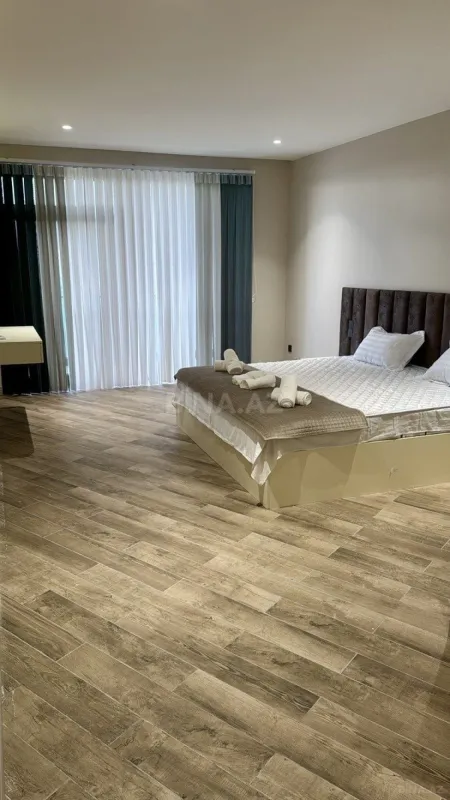 Satılır 5 otaqlı həyət evi 230 m²