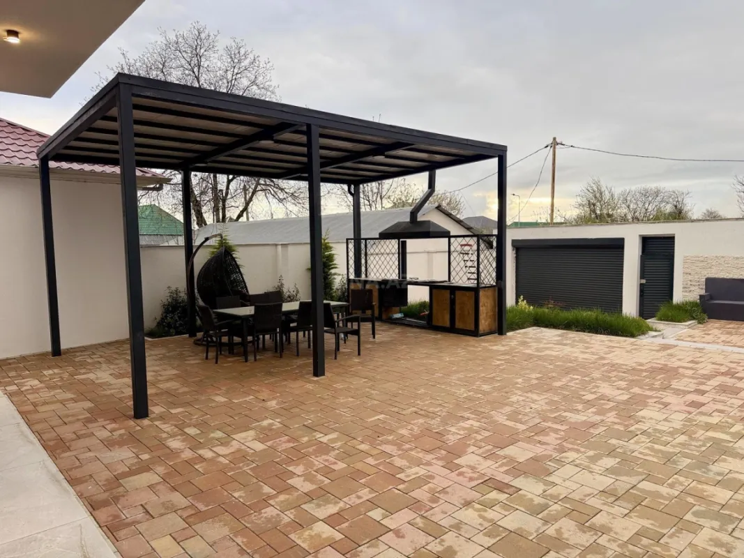 Satılır 5 otaqlı həyət evi 230 m²