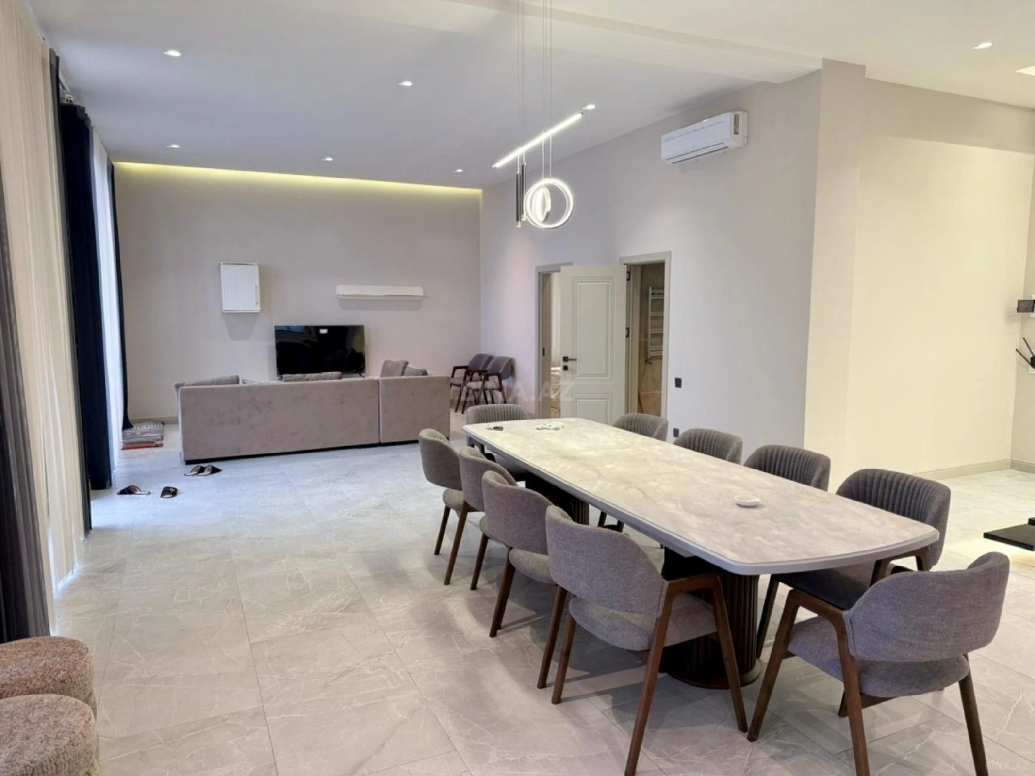 Satılır 5 otaqlı həyət evi 230 m²