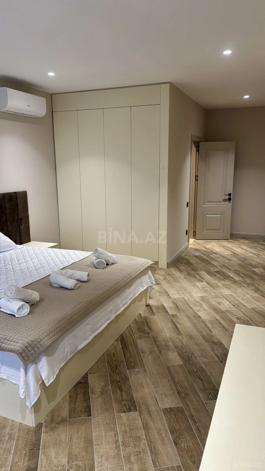 Satılır 5 otaqlı həyət evi 230 m²