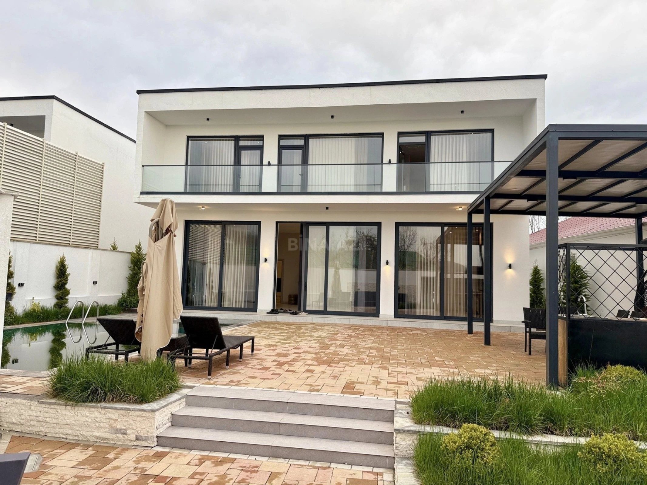 Satılır 5 otaqlı həyət evi 230 m²