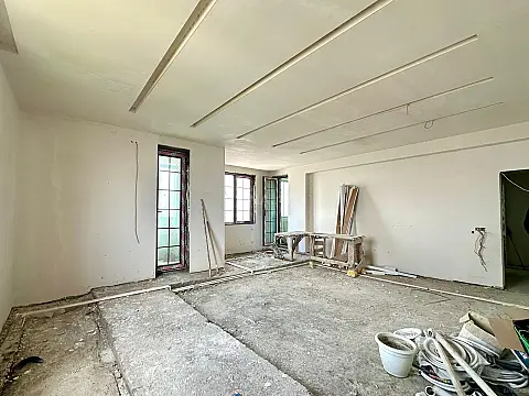 Satılır 3 otaqlı mənzil 145 m²