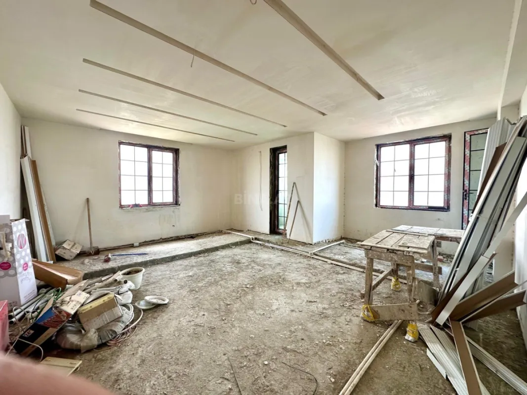 Satılır 3 otaqlı mənzil 145 m²