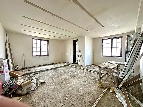 Satılır 3 otaqlı mənzil 145 m²