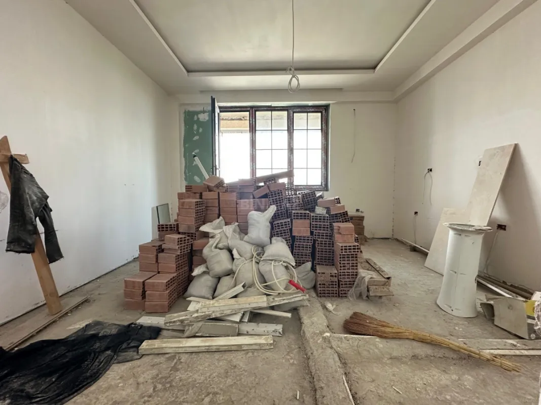 Satılır 3 otaqlı mənzil 145 m²