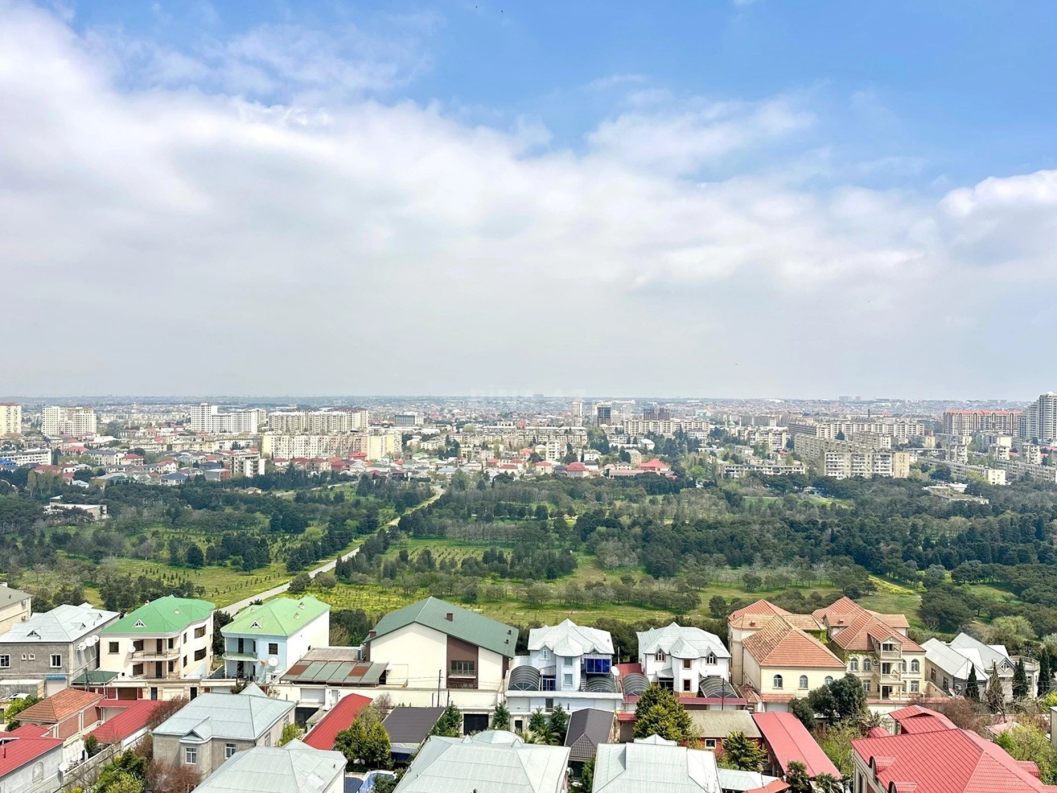 Satılır 3 otaqlı mənzil 145 m²