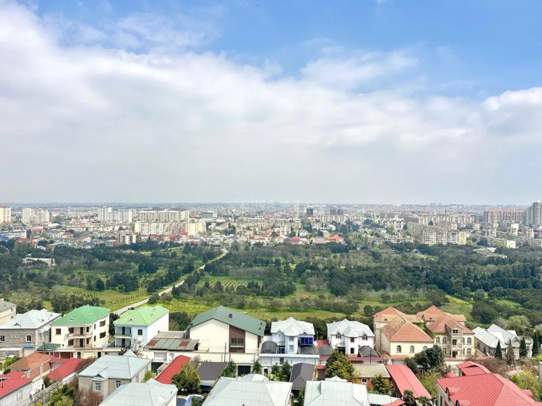 Satılır 3 otaqlı mənzil 145 m²