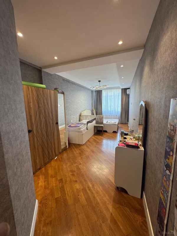Kirayə verilir 3 otaqlı mənzil 145 m²