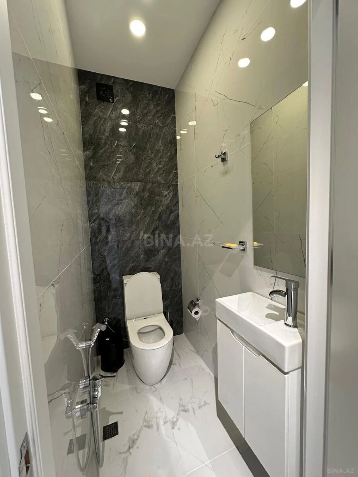 Satılır 2 otaqlı mənzil 101 m²