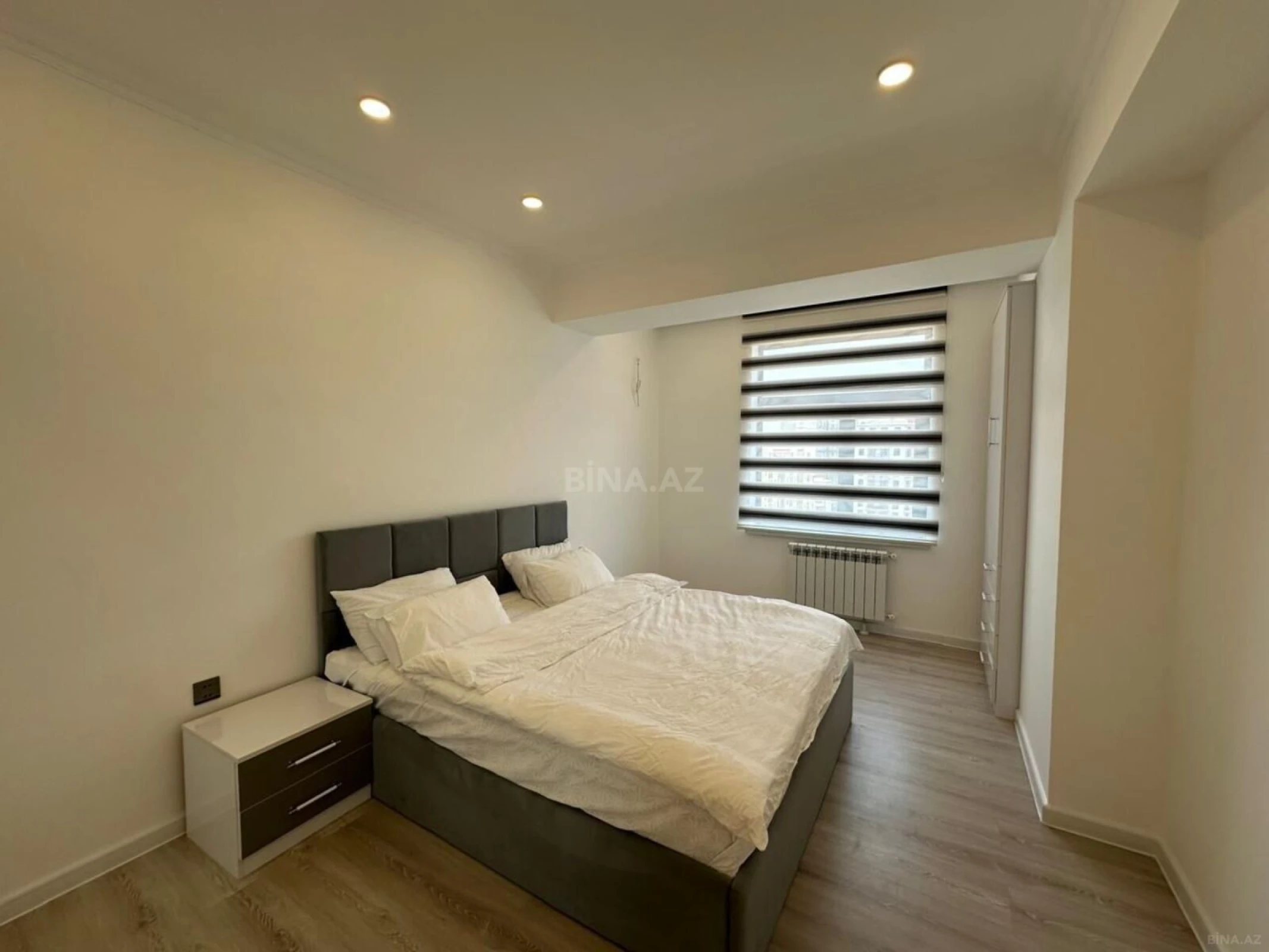 Satılır 2 otaqlı mənzil 101 m²