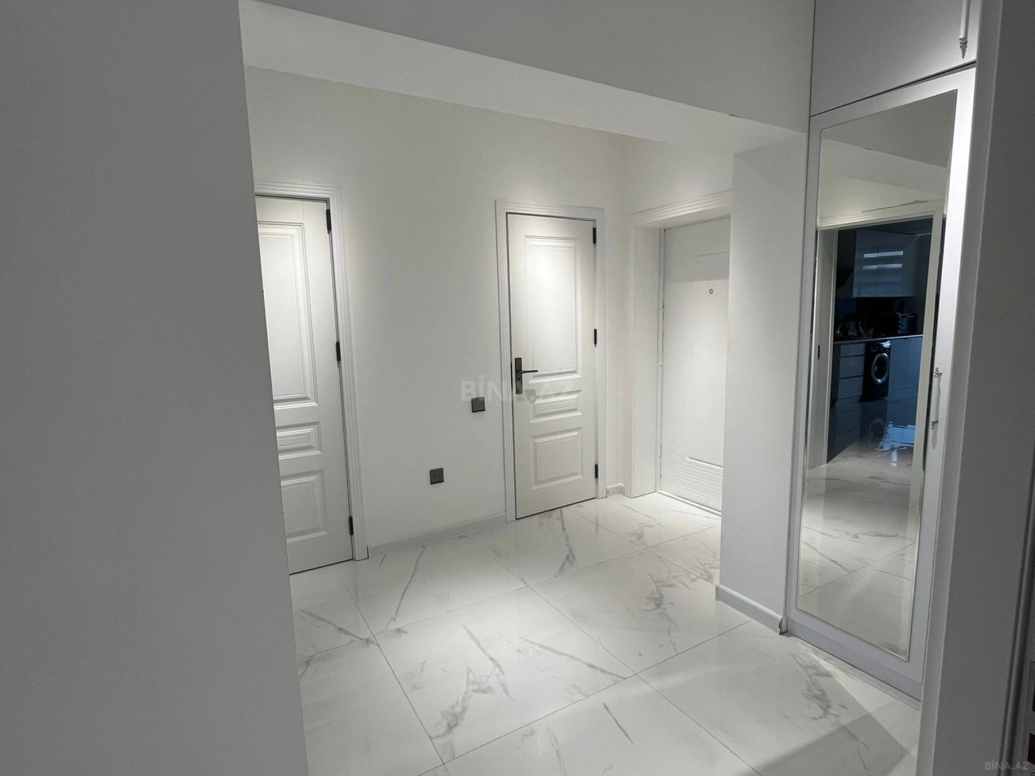 Satılır 2 otaqlı mənzil 101 m²