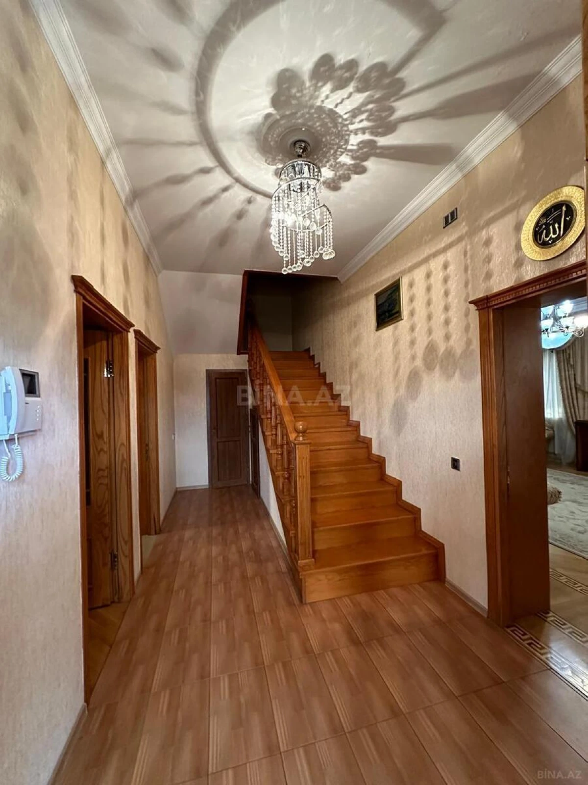 Kirayə verilir 8 otaqlı həyət evi 305 m²