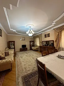 Kirayə verilir 8 otaqlı həyət evi 305 m²