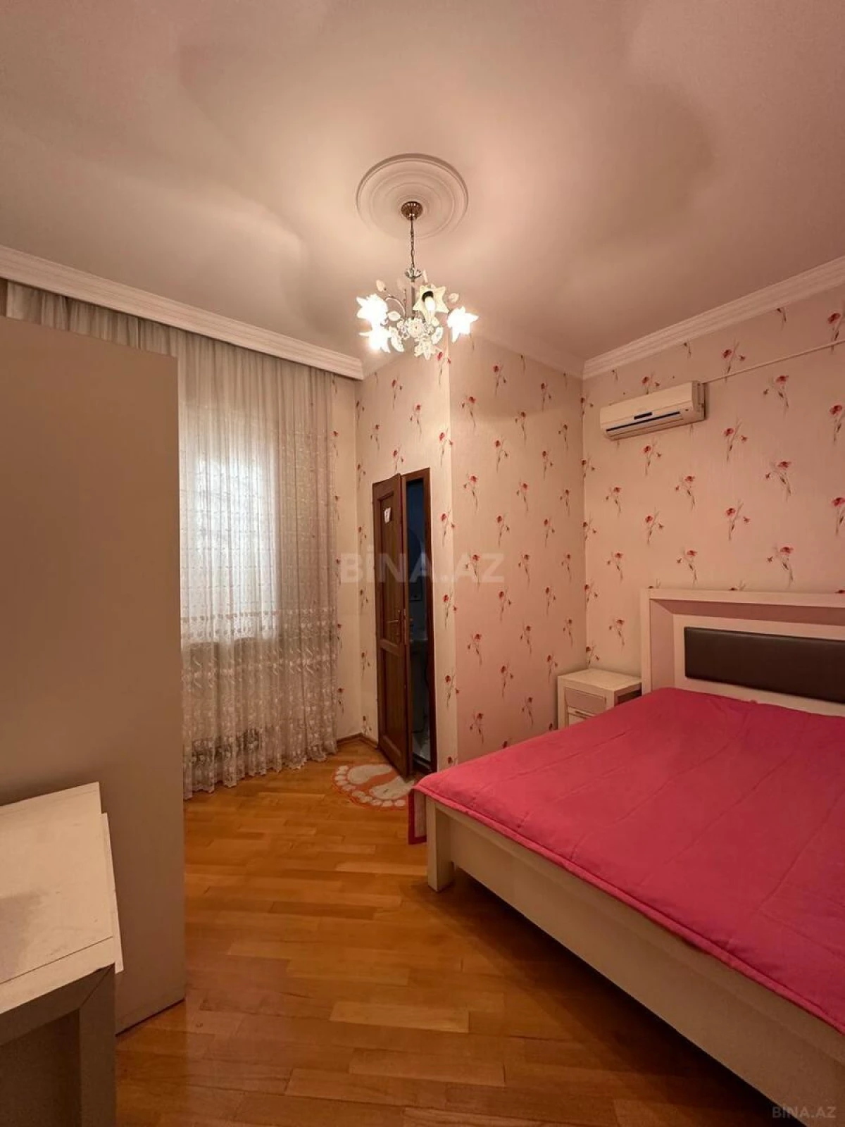 Kirayə verilir 8 otaqlı həyət evi 305 m²