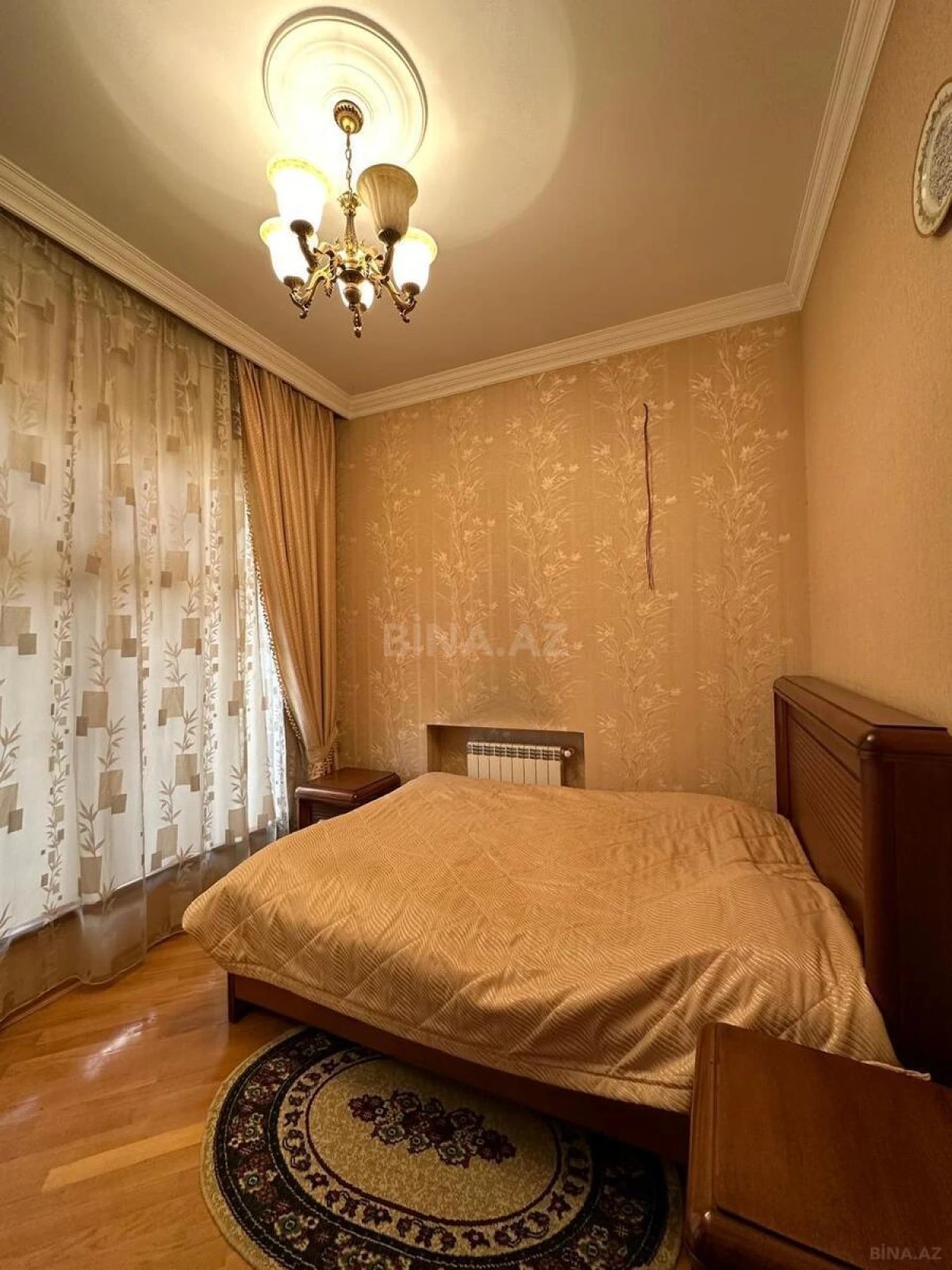 Kirayə verilir 8 otaqlı həyət evi 305 m²
