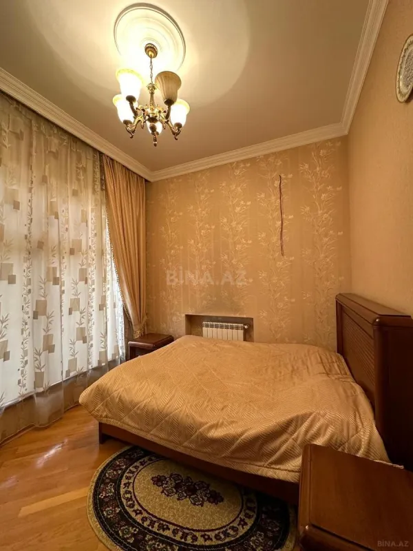 Kirayə verilir 8 otaqlı həyət evi 305 m²