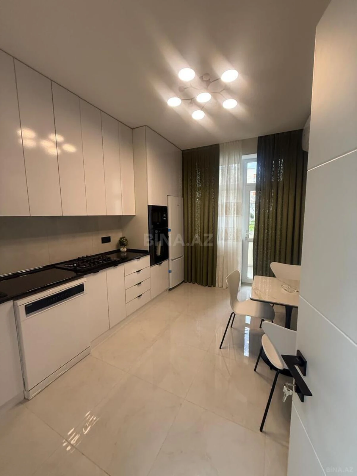 Satılır 2 otaqlı mənzil 78 m²