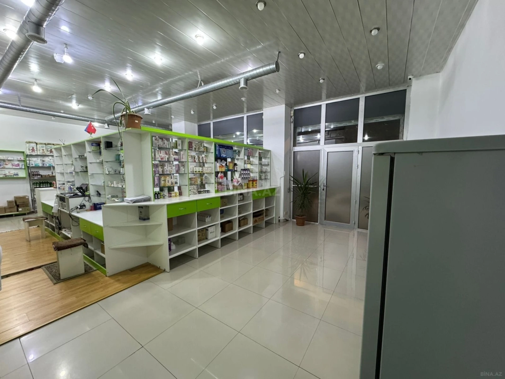 Kirayə verilir obyekt 102 m²