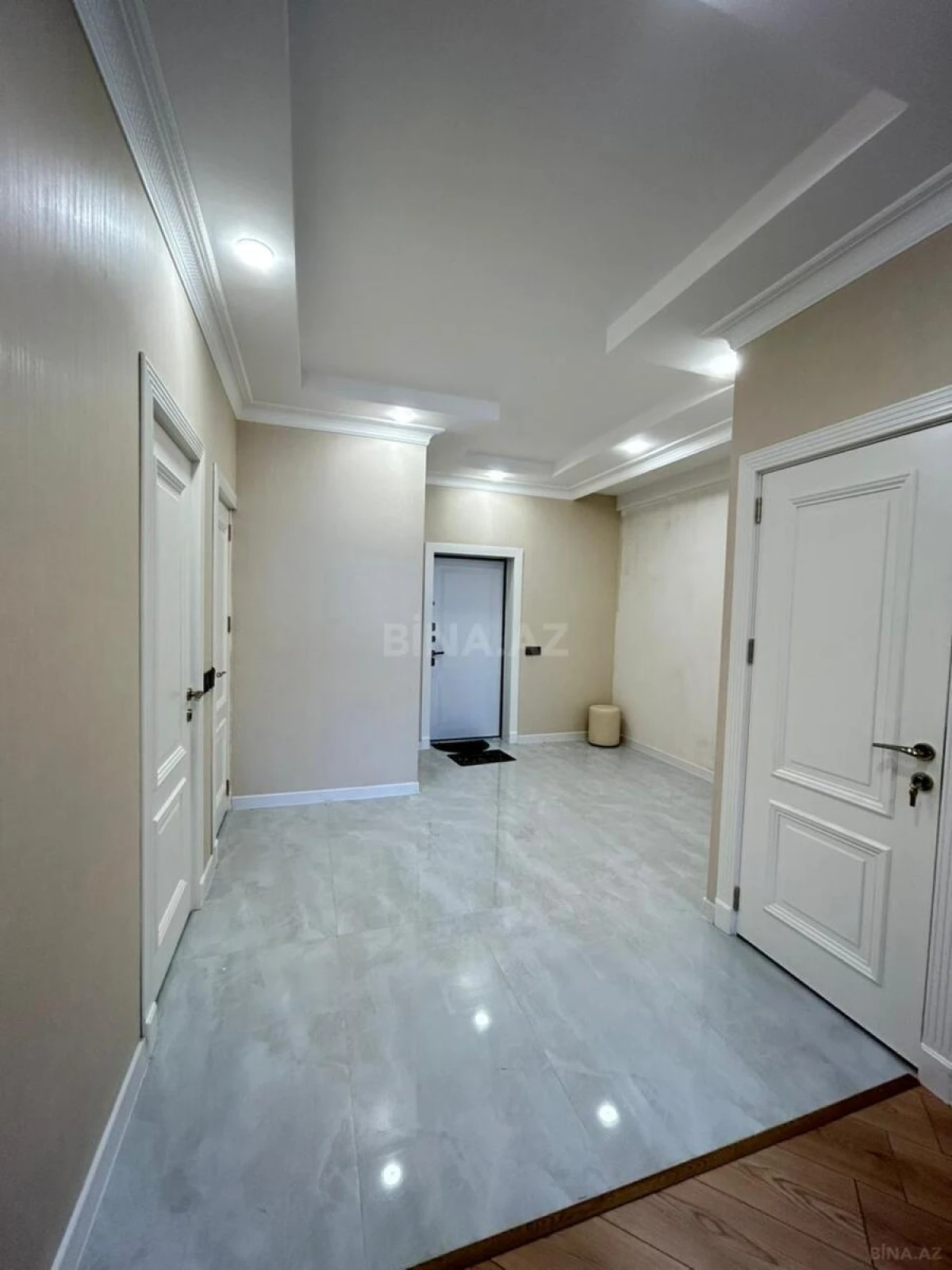 Satılır 3 otaqlı mənzil 98 m²