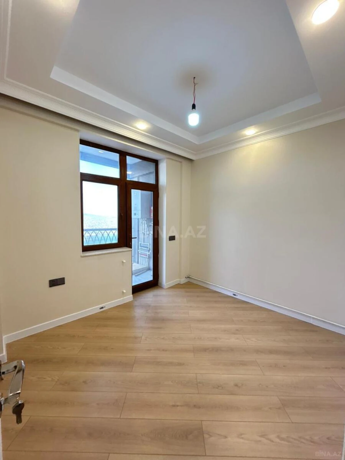 Satılır 3 otaqlı mənzil 98 m²