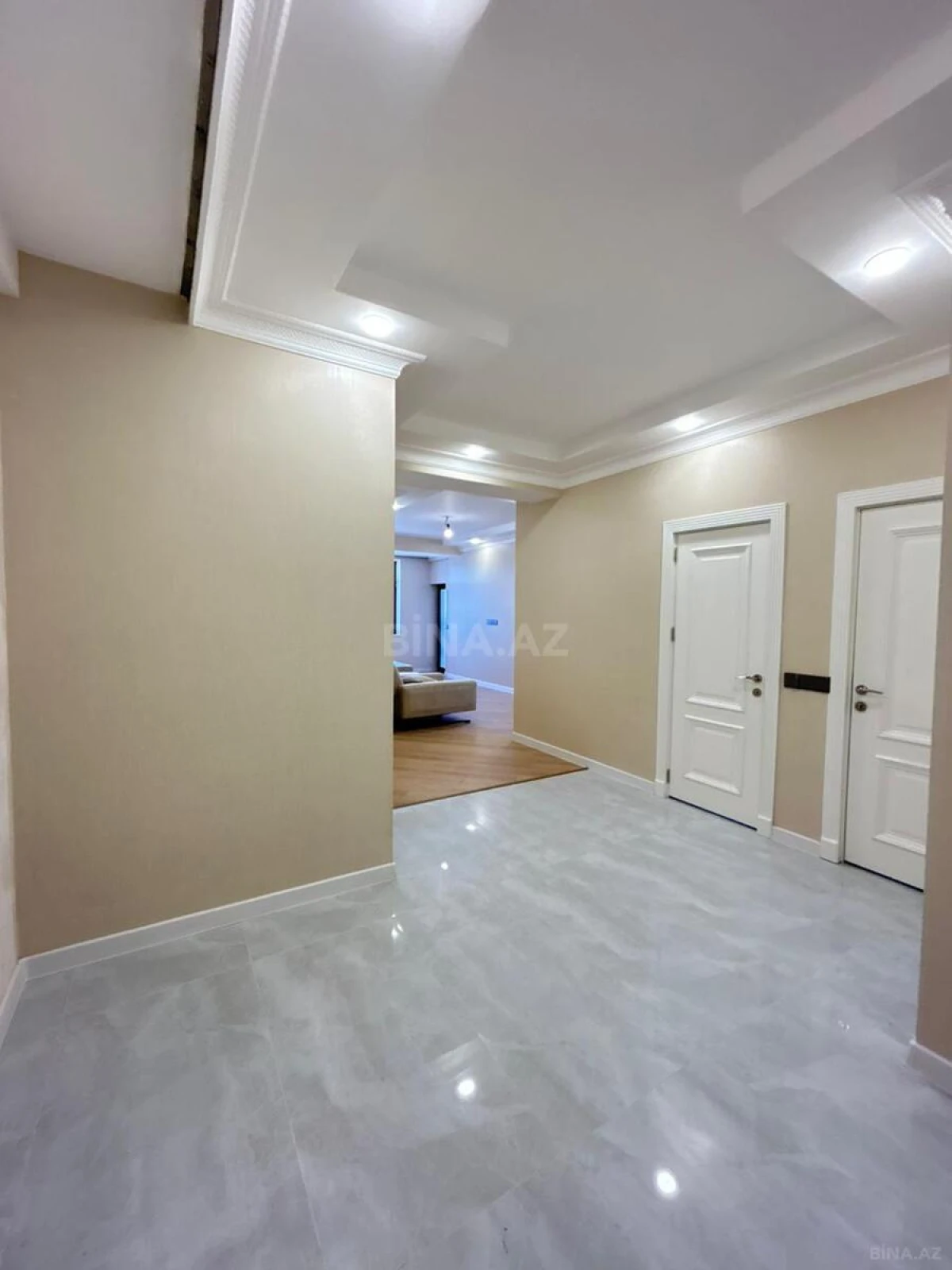 Satılır 3 otaqlı mənzil 98 m²