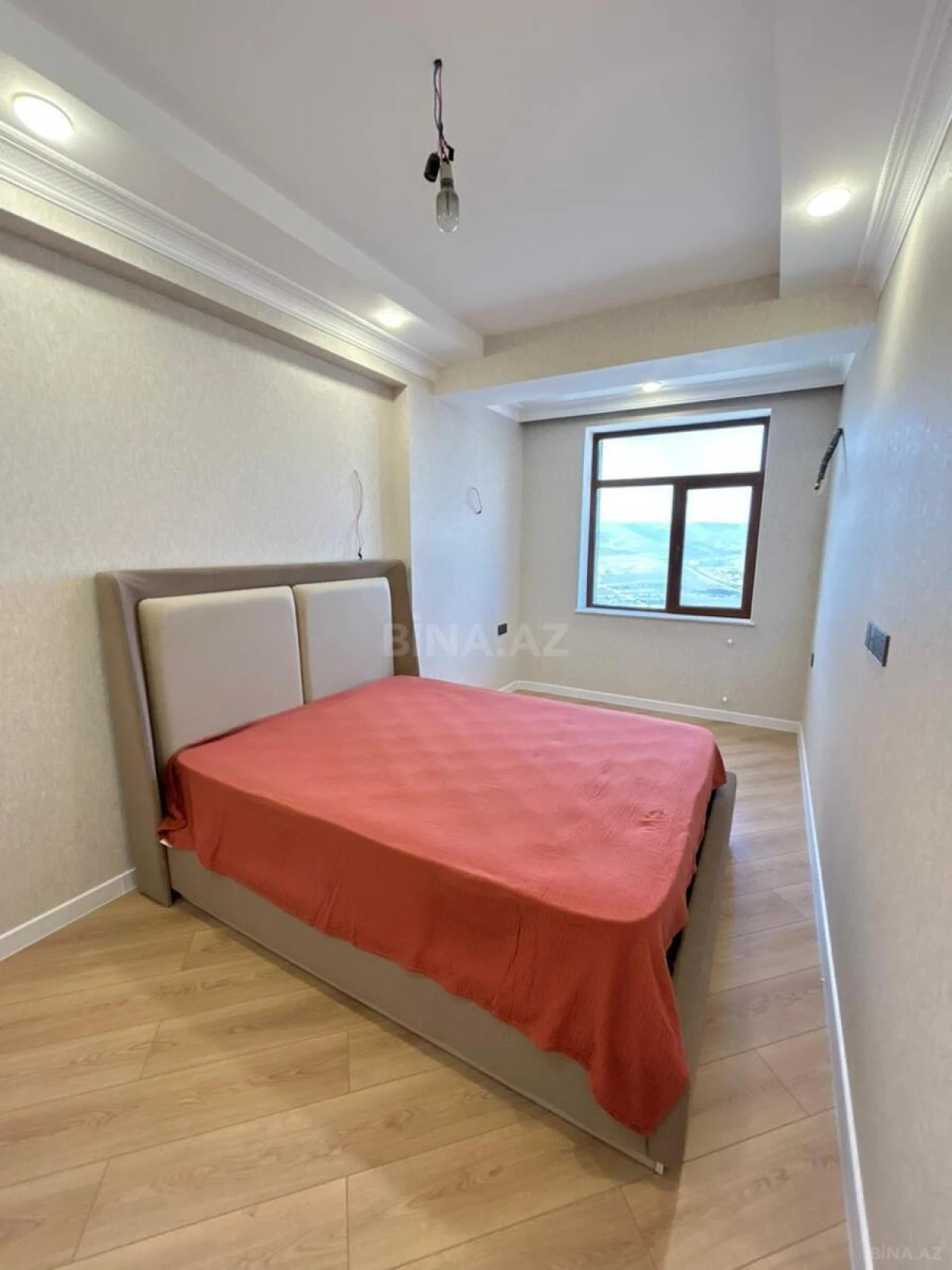 Satılır 3 otaqlı mənzil 98 m²