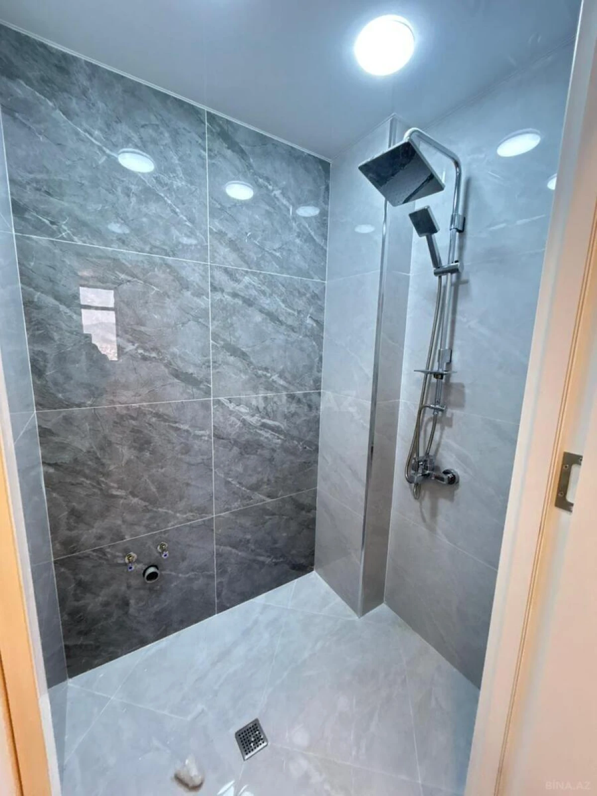 Satılır 3 otaqlı mənzil 98 m²