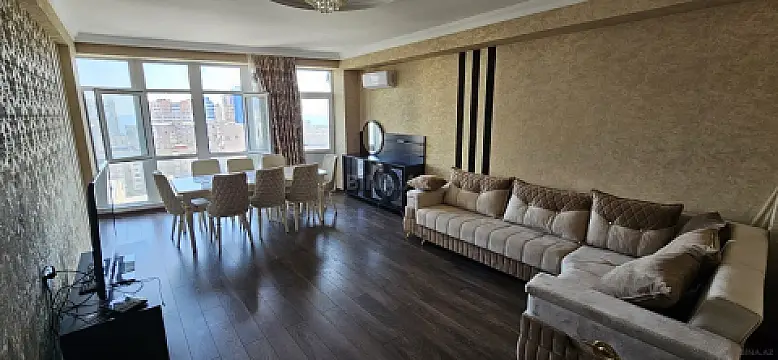 Kirayə verilir 4 otaqlı mənzil 180 m²