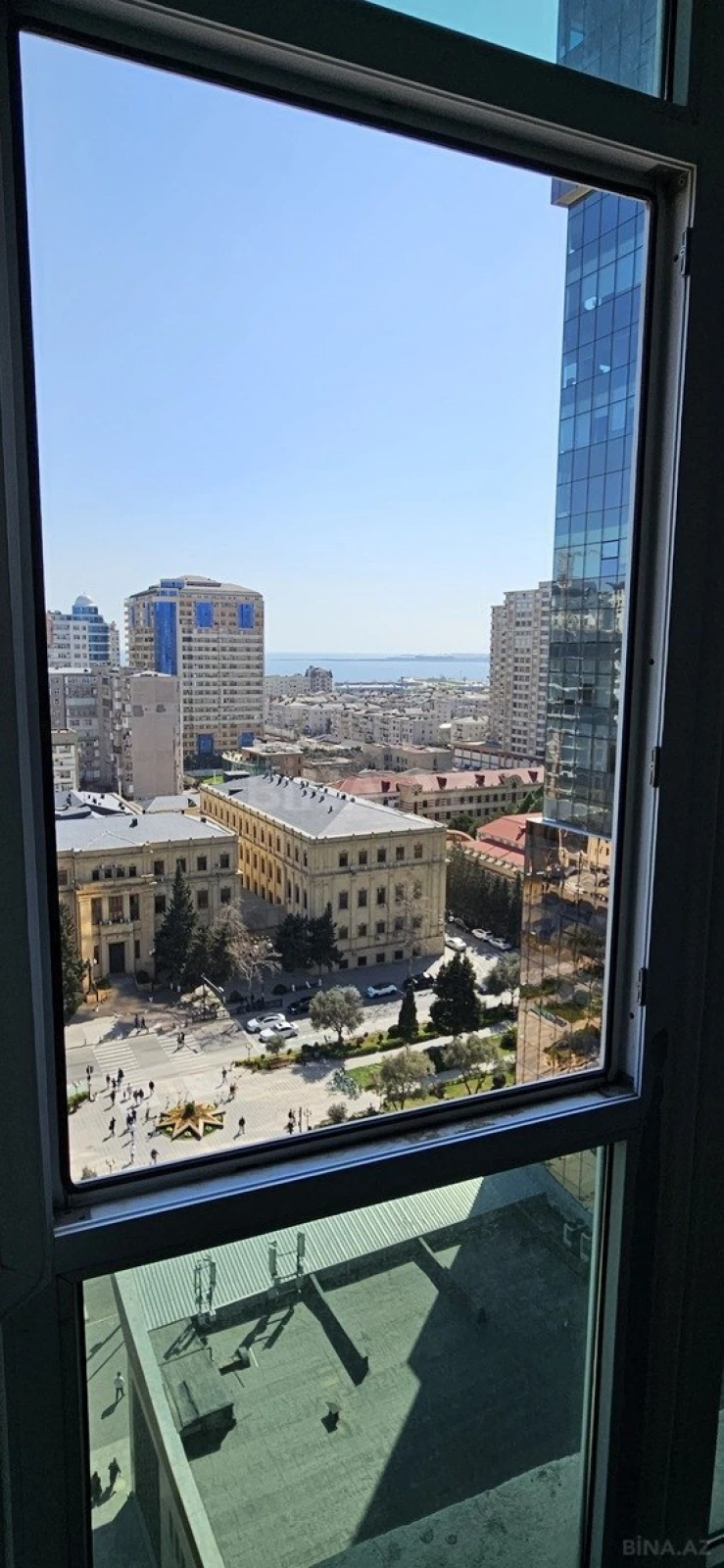 Kirayə verilir 4 otaqlı mənzil 180 m²