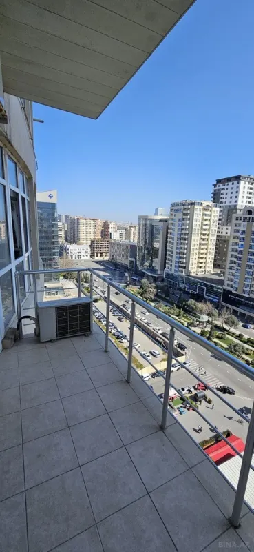 Kirayə verilir 4 otaqlı mənzil 180 m²