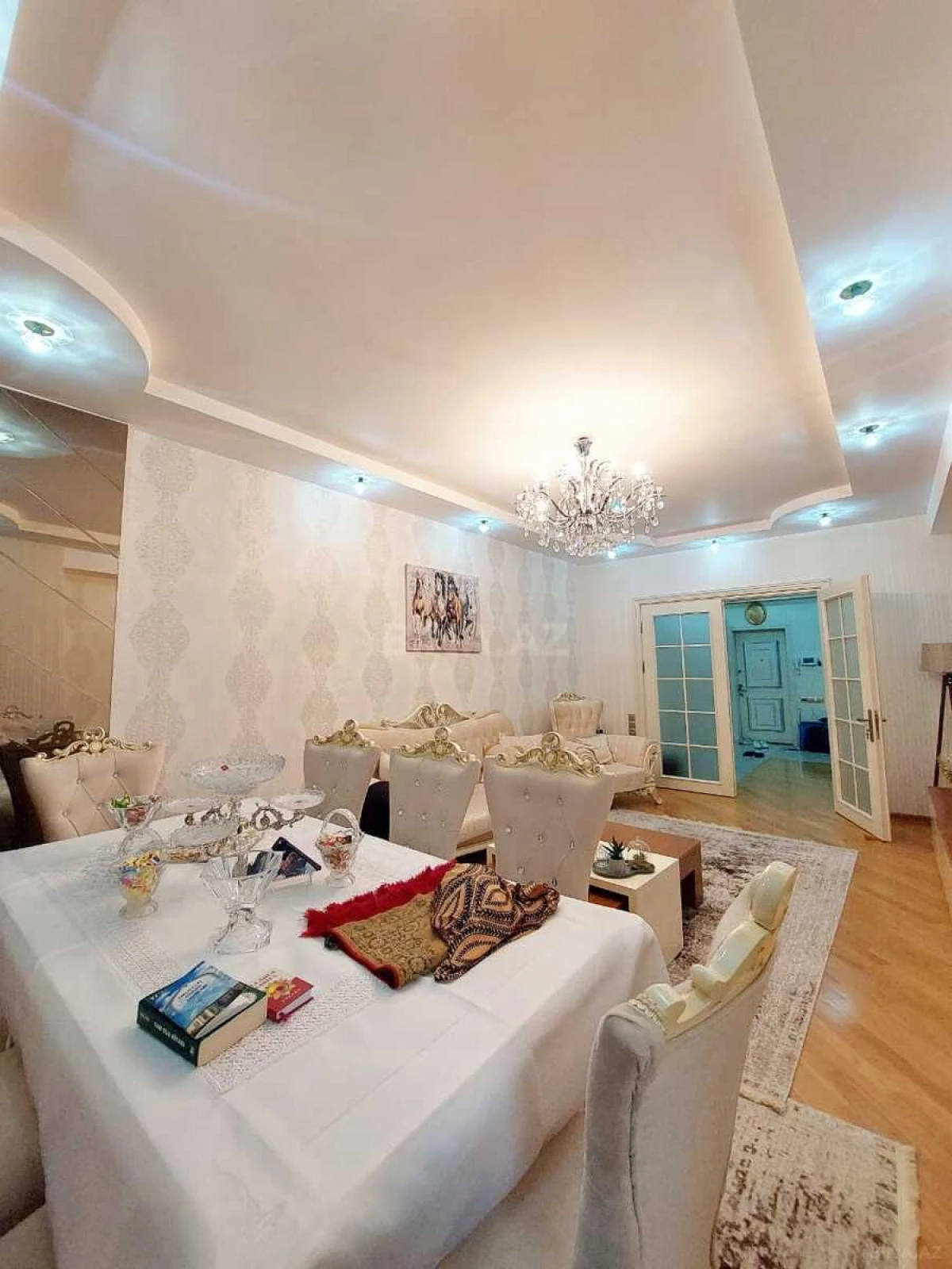 Satılır 3 otaqlı mənzil 135 m²