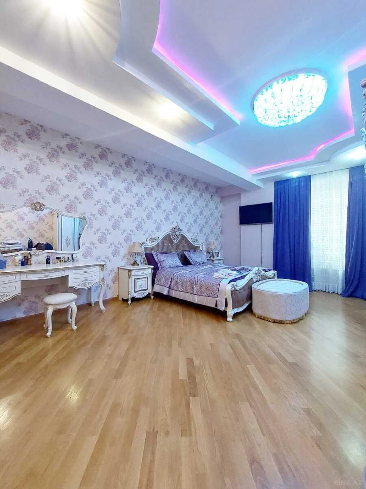 Satılır 3 otaqlı mənzil 135 m²