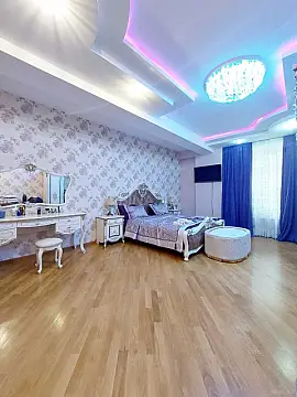 Satılır 3 otaqlı mənzil 135 m²