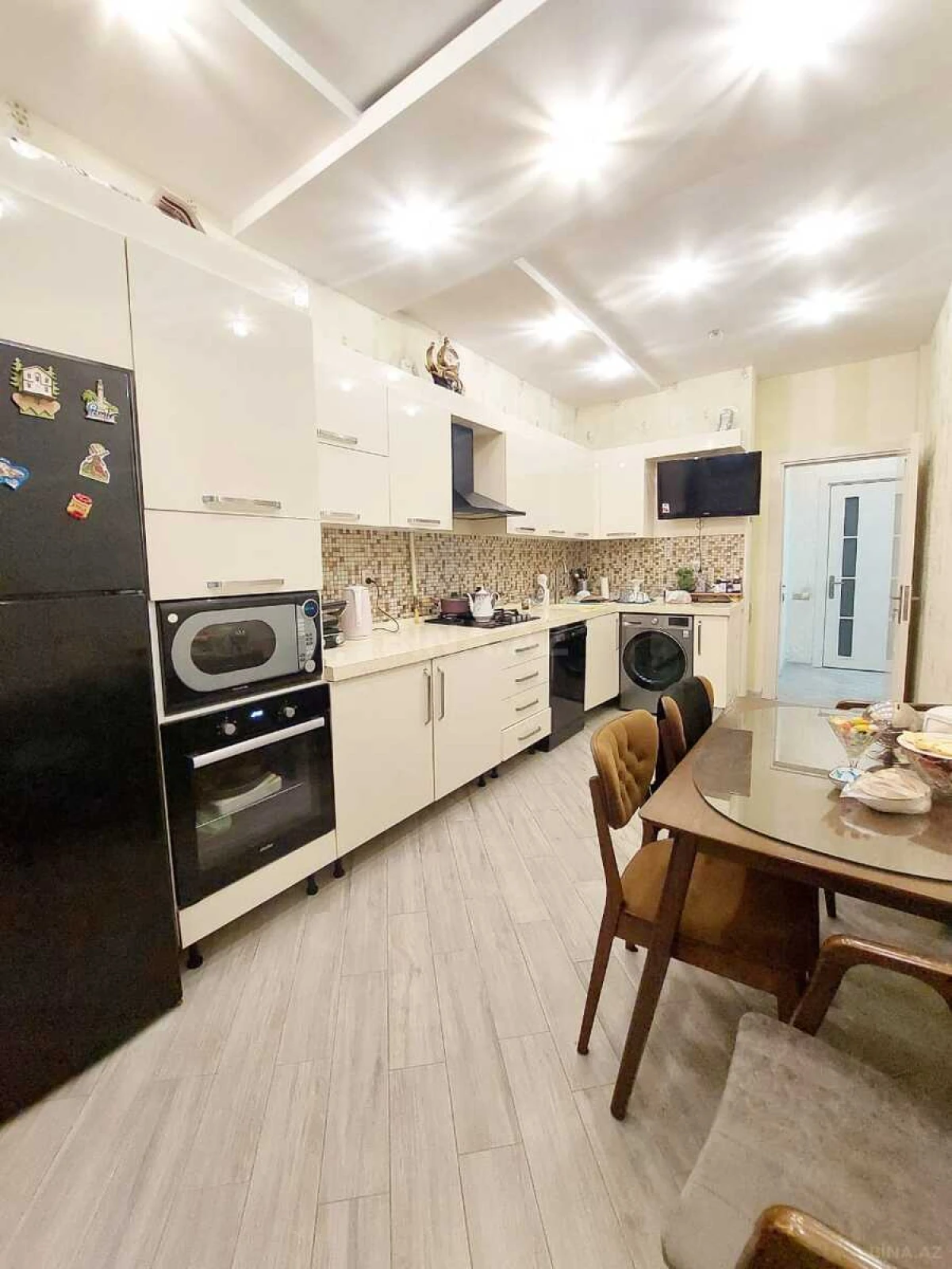 Satılır 3 otaqlı mənzil 135 m²