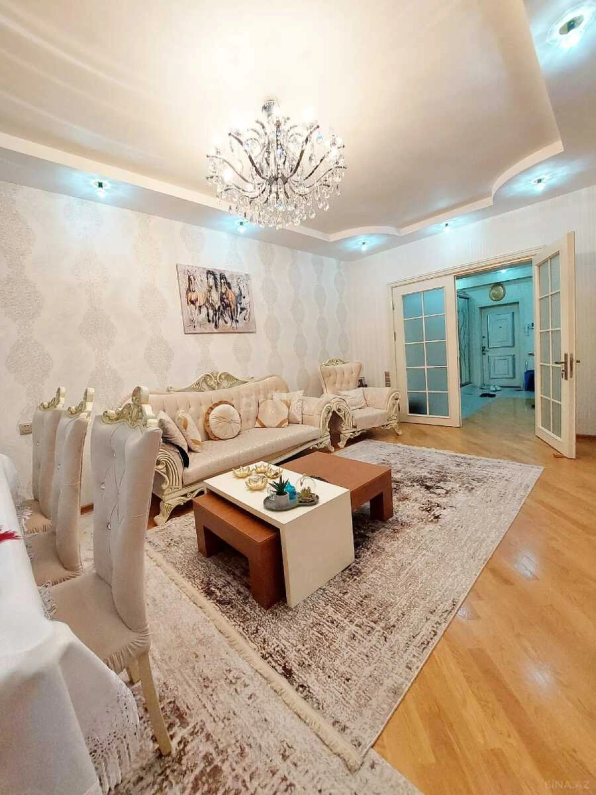 Satılır 3 otaqlı mənzil 135 m²