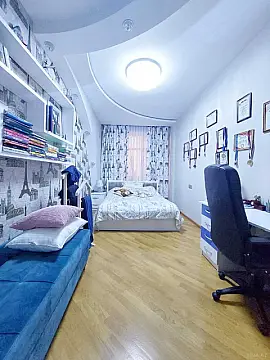Satılır 3 otaqlı mənzil 135 m²