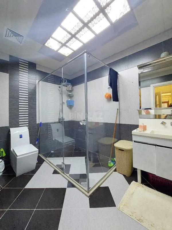 Satılır 3 otaqlı mənzil 135 m²
