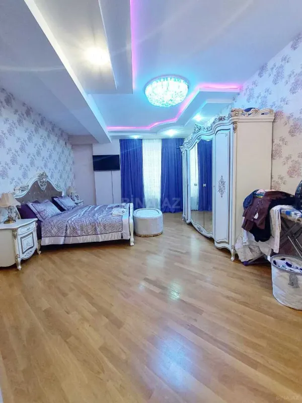 Satılır 3 otaqlı mənzil 135 m²
