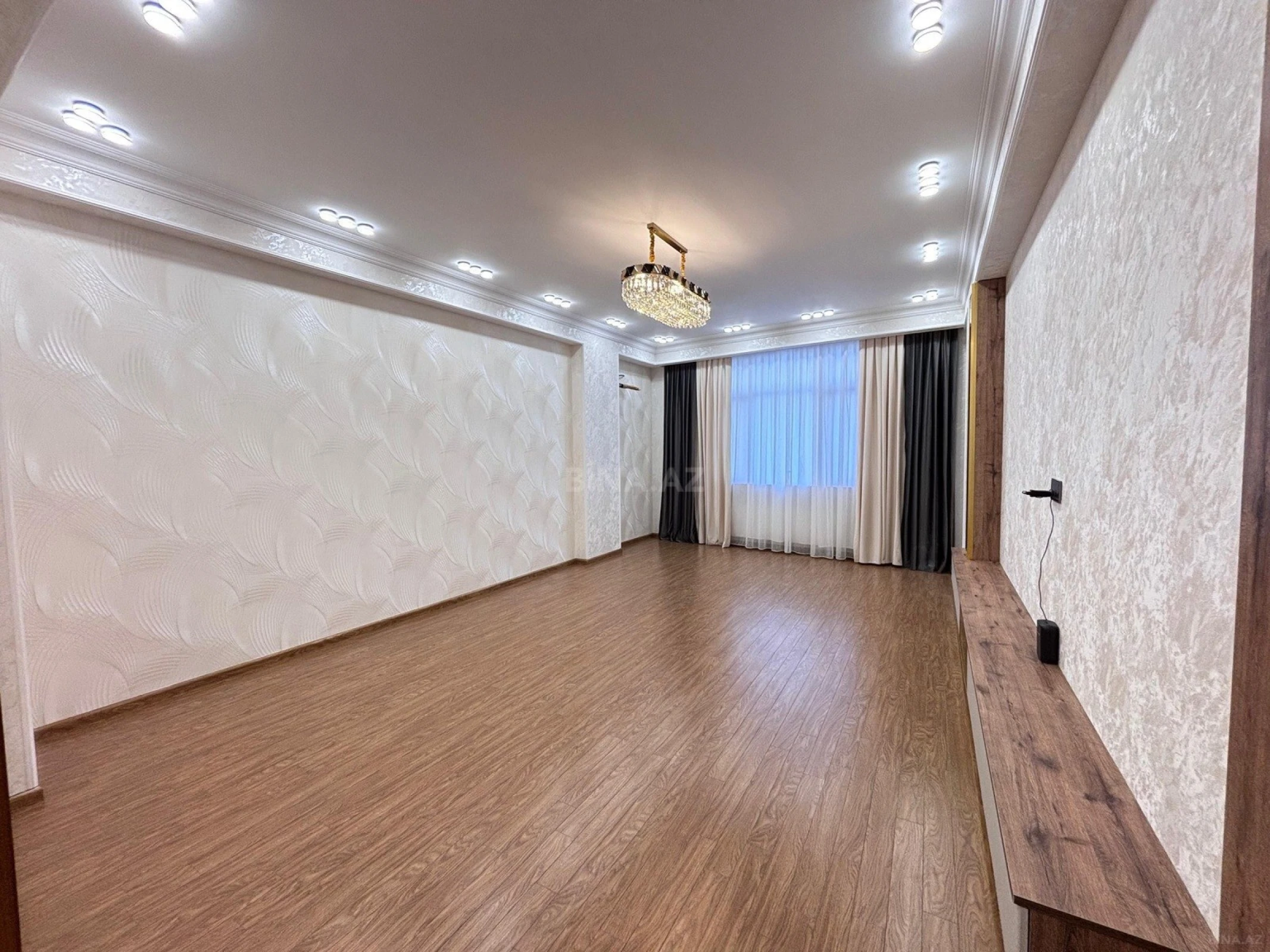 Satılır 3 otaqlı mənzil 140 m²