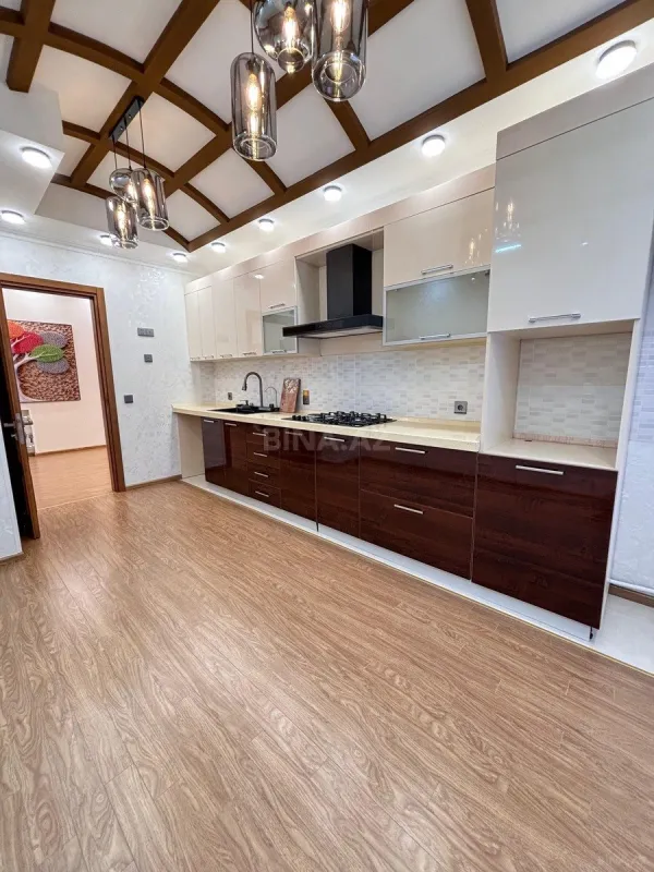 Satılır 3 otaqlı mənzil 140 m²