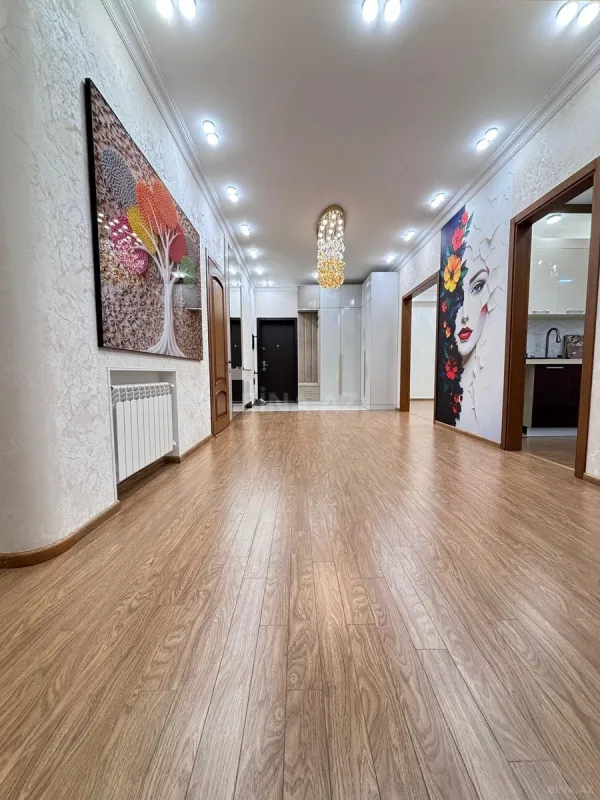 Satılır 3 otaqlı mənzil 140 m²