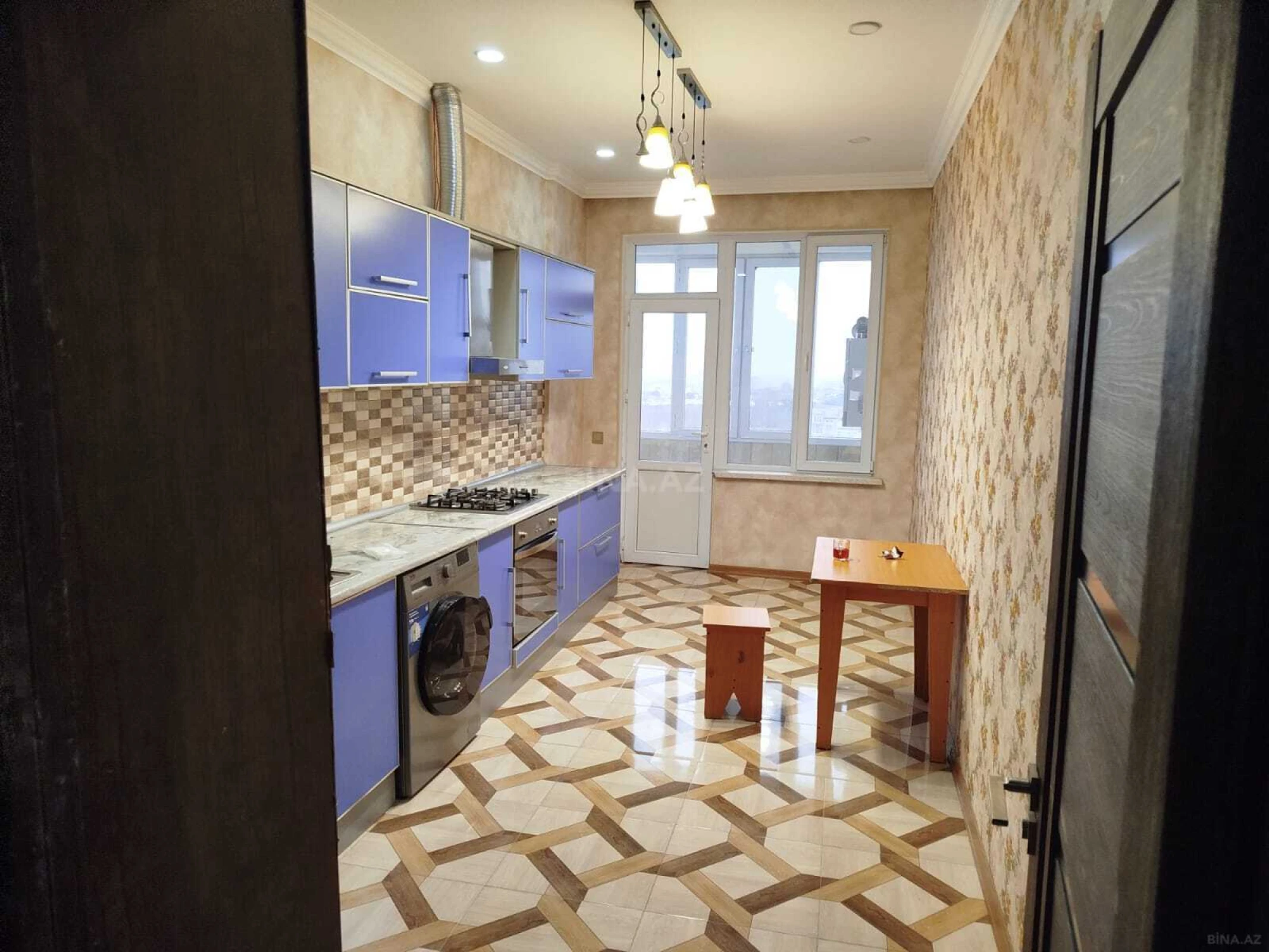 Kirayə verilir 4 otaqlı mənzil 120 m²