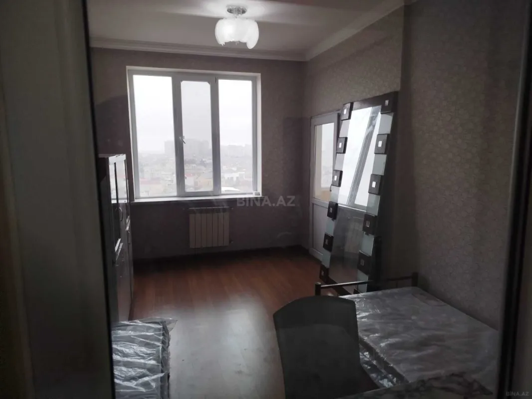 Kirayə verilir 4 otaqlı mənzil 120 m²