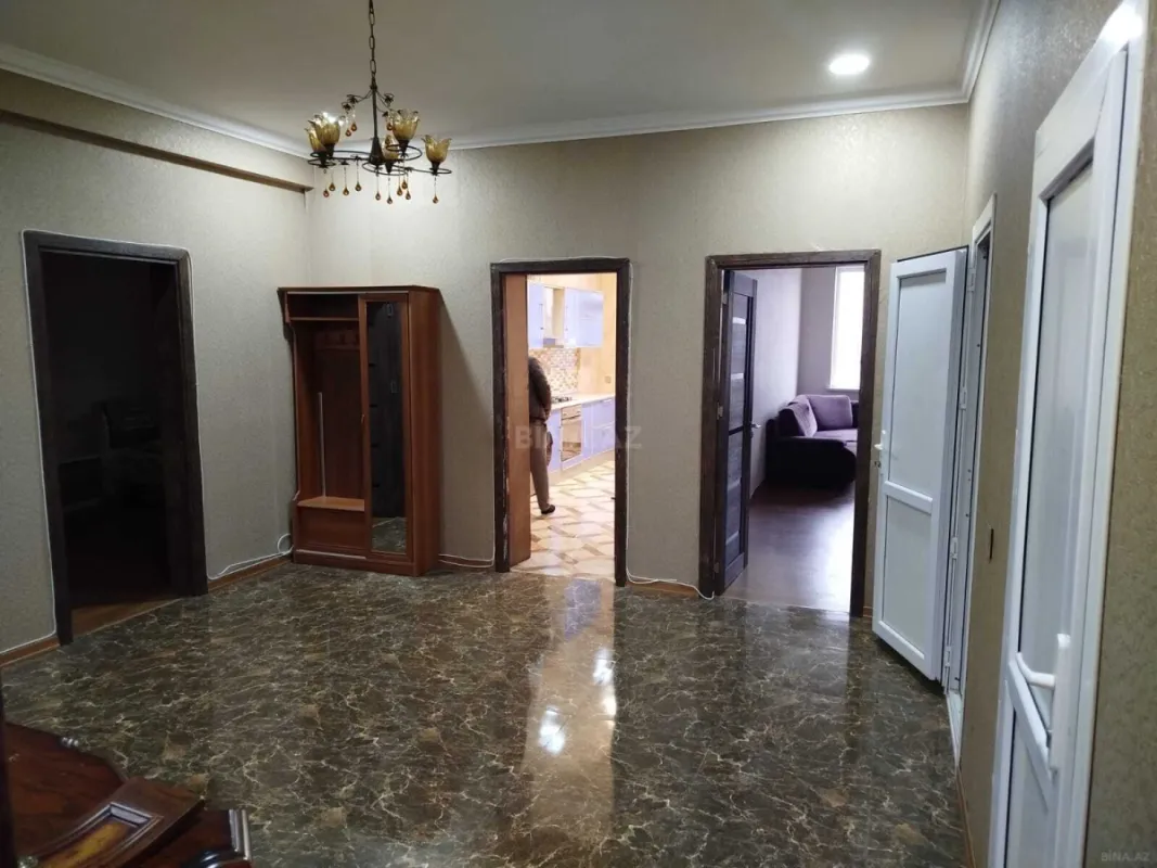 Kirayə verilir 4 otaqlı mənzil 120 m²