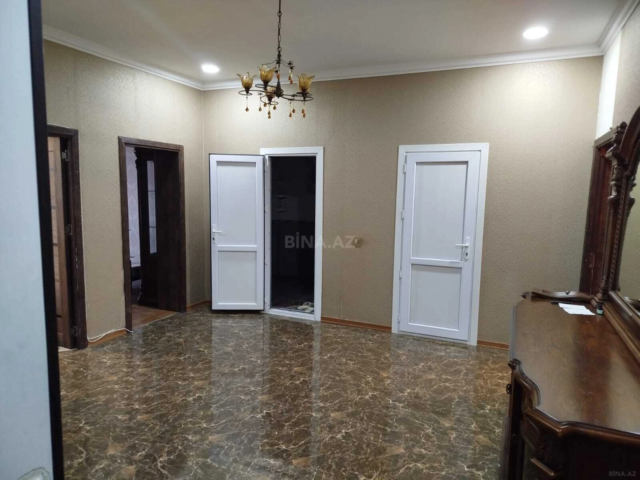 Kirayə verilir 4 otaqlı mənzil 120 m²