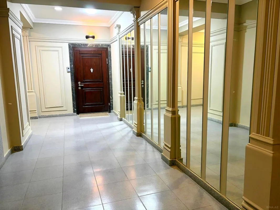 Satılır 4 otaqlı mənzil 215.5 m²