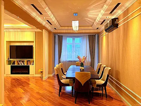Satılır 4 otaqlı mənzil 215.5 m²