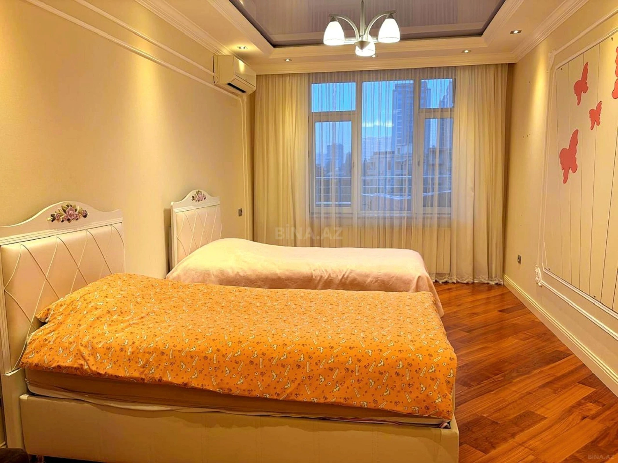 Satılır 4 otaqlı mənzil 215.5 m²